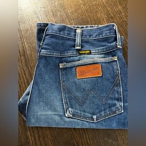 Wrangler men's size 34 34 relaxed fit vintage?
